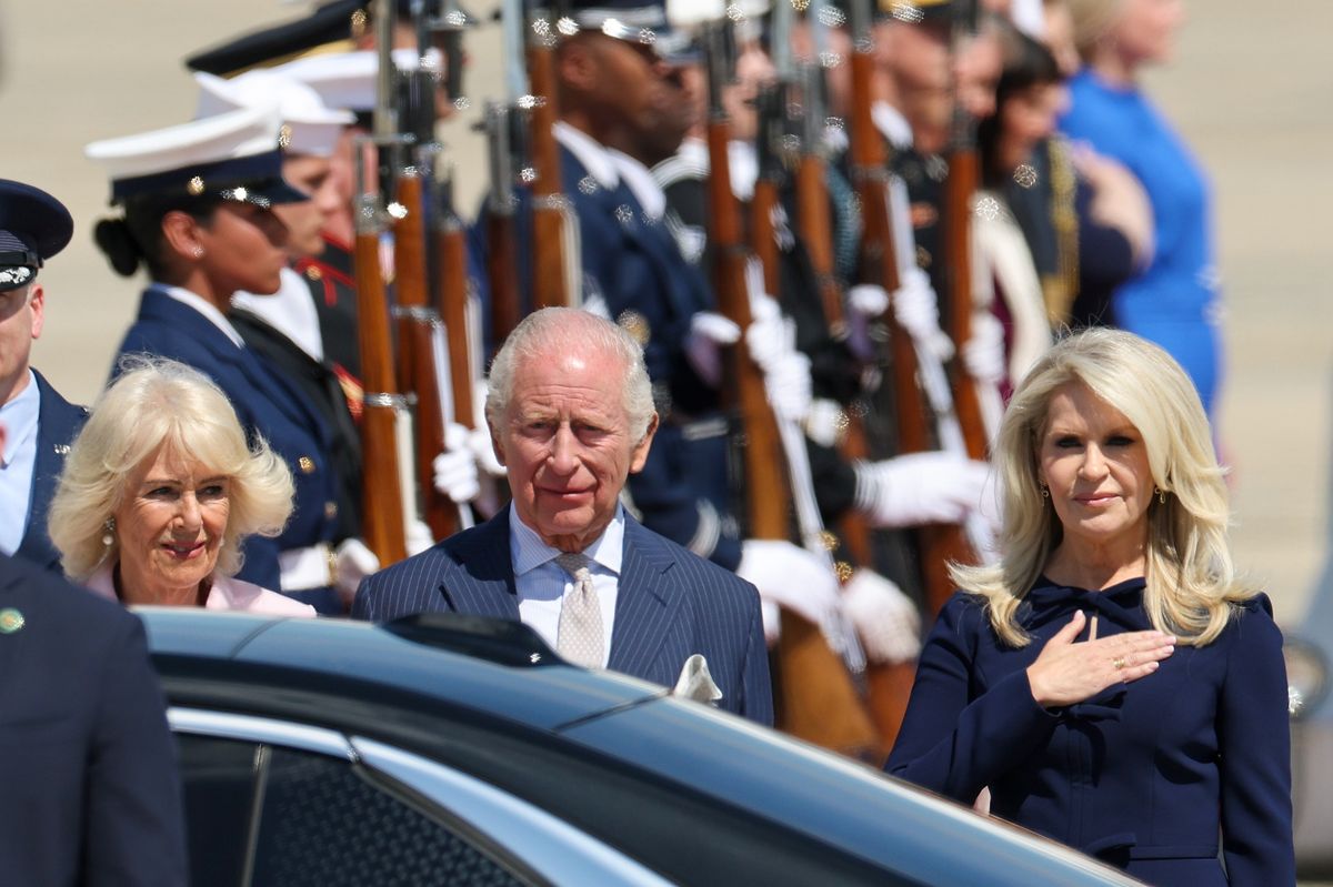 The ceremonial elements followed quickly. A U.S. military band played both national anthems as the King and Queen stood facing the honor guard.