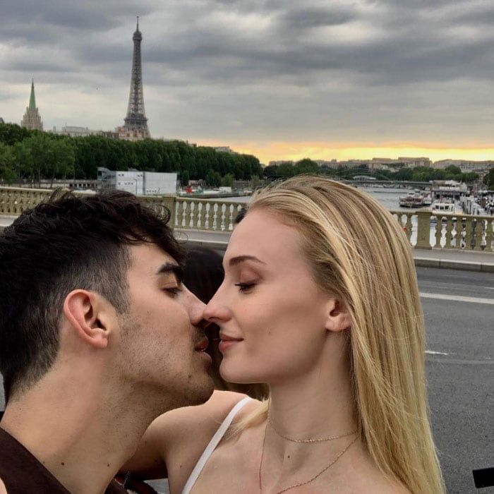 joe jonas sophie turner kiss
