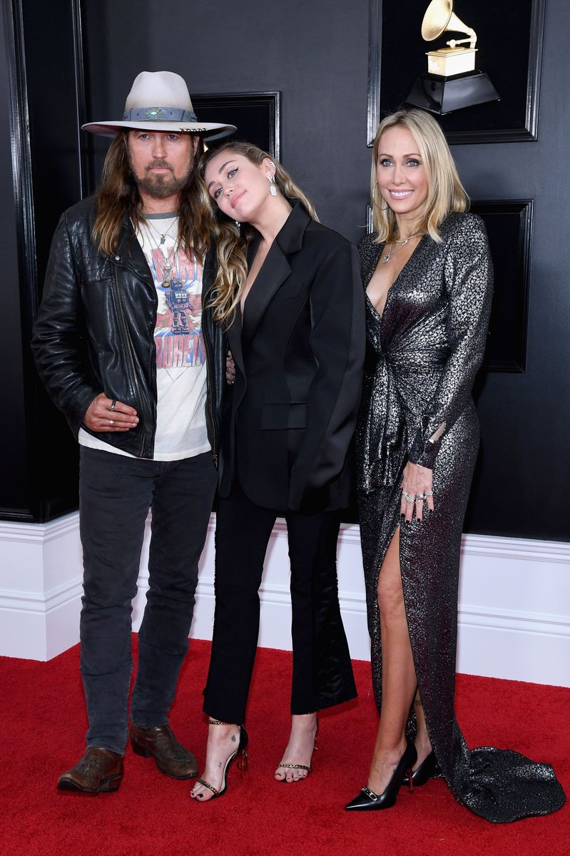 The Cyrus family’s well-documented rift followed the 2022 divorce of Billy Ray and Tish Cyrus, which left Miley feeling torn and loyal to her mother. 