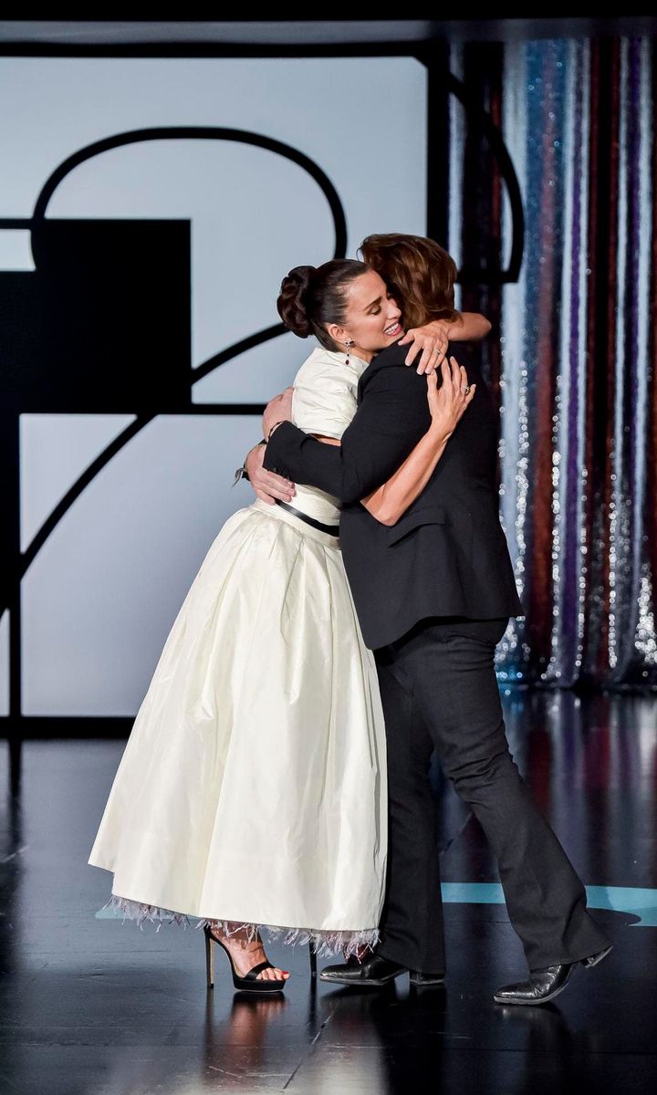 Penelope Cruz hugs Bono