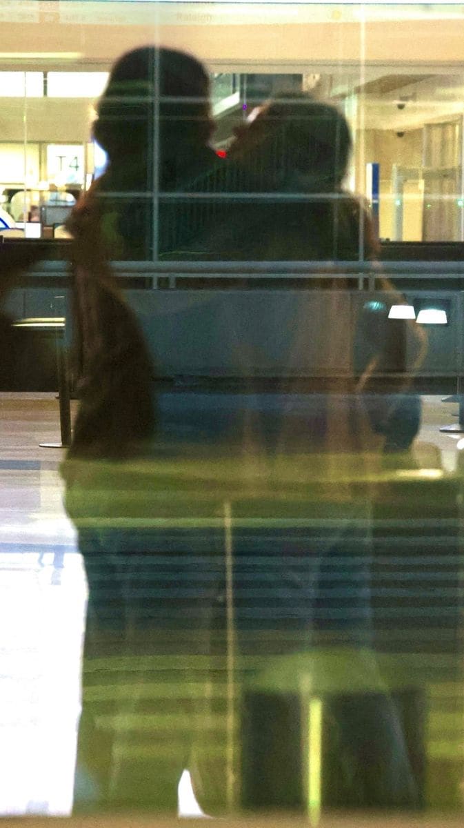 Billy Ray and Elizabeth share a kiss and an embrace at Nashville airport