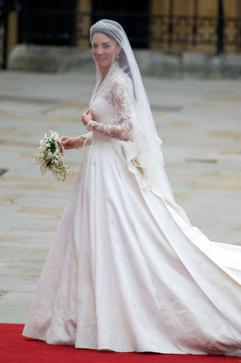 LONDON - APRIL 29:  Catherine Middleton arrives for the Wedding of Prince William and Catherine Middleton at Westminster Abbey on April 29, 2011 in London, England. (Photo by Samir Hussein/WireImage)