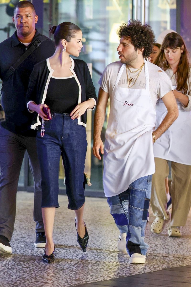 Selena’s take on capris proves the Y2K staple is officially cool again.