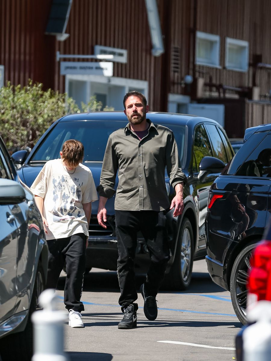  Ben Affleck hit pause on filming his Netflix project Animals to spend quality time with a few of his favorite people: his mother Chris, 12-year-old son Sam, and 16-year-old Fin. 
