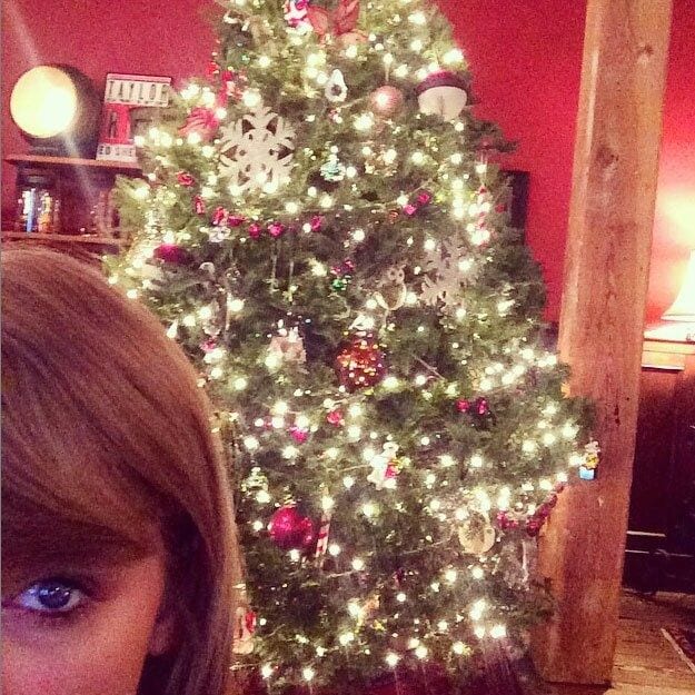 #Swiftmas: Taylor purchased, wrapped and gifted many fans with personalized Christmas gifts over the holiday, to show her appreciation.
<br>
Photo: Instagram/@taylorswift