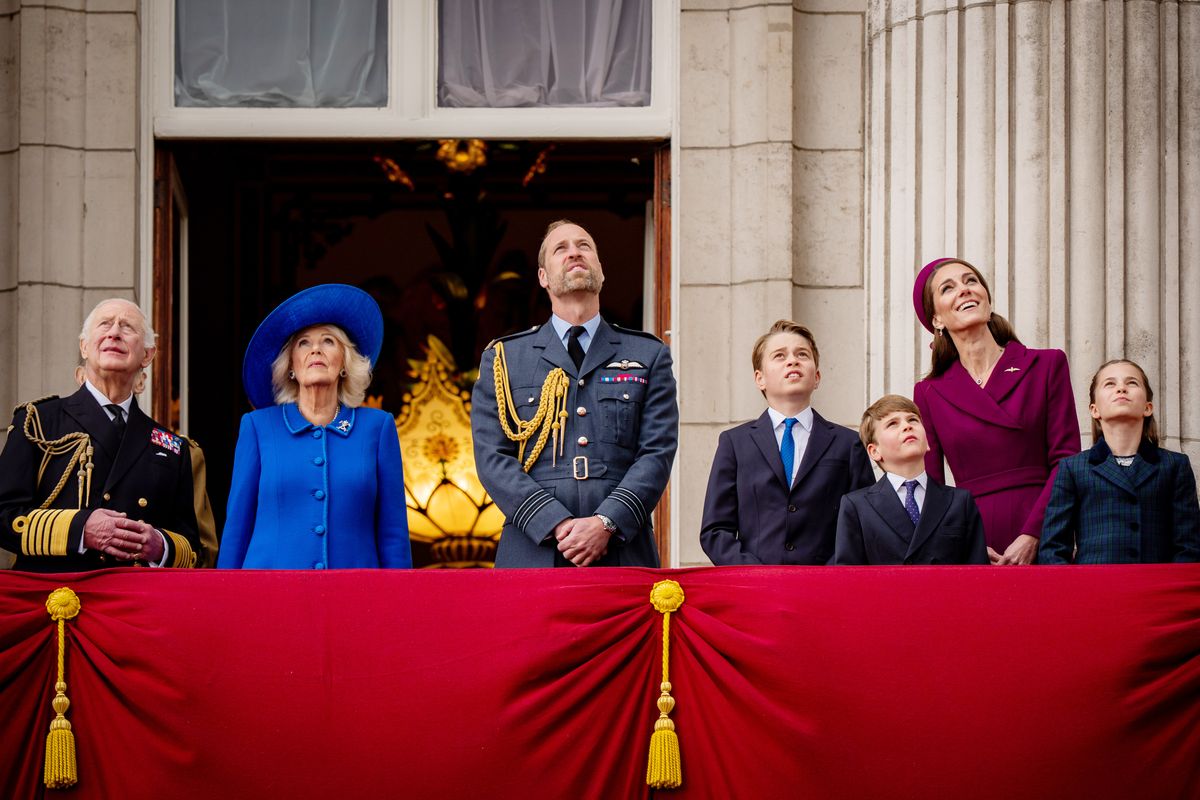 LONDON, ENGLAND - MAY 5: (left to right) King Charles III, Queen Camilla, the Prince of Wales, Prince George, the Princess of Wales, Prince Louis and Princess Charlotte on the balcony of Buckingham Palace, London, to view the fly past featuring the Royal Air Force's Red Arrows and current and historic military aircraft, at the end of the military procession marking the 80th anniversary of VE Day, and in honour of those who served during the Second World War, on May 5, 2025 in London, England. Around 1300 members of the armed forces, including the Royal Navy, the Royal Marines, the British Army and the Royal Air Force, along with Commonwealth nations, Ukraine, and Nato allies are taking part in the military procession for Victory in Europe Day, which is celebrated each year on May 8, marking the day the Allies formally accepted Germany's surrender in 1945. (Photo by Aaron Chown - WPA Pool/Getty Images)