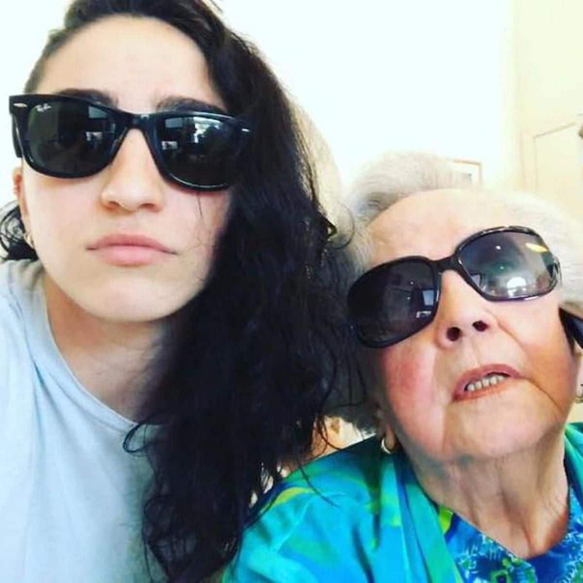 Emily Estefan y su abuela