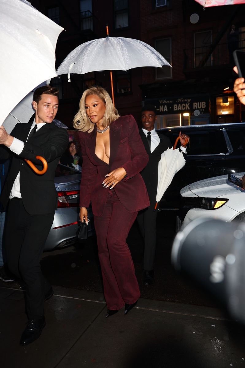 Savannah James arriving at Anna Wintour's home for a Met Gala dinner