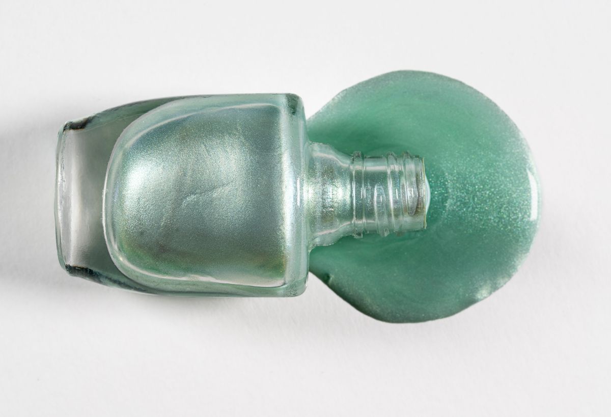  Sea glass nails are emerging as one of the most sought-after manicure trends for summer, combining frosted finishes, translucent colors, and beach-inspired beauty for an effortlessly chic look.
