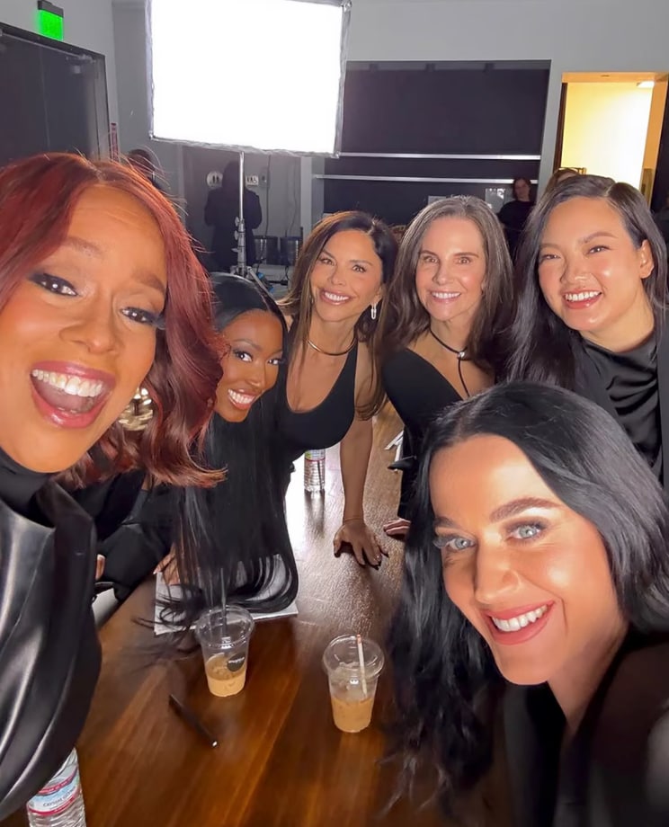 The all-female Blue Origin crew: Gayle King, Lauren Sánchez, astronaut Amanda Nguyen, NASA rocket scientist Aisha Bowe, and filmmaker Kerianne Flynn.