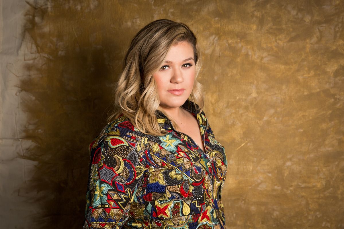 NEW YORK, NY - MARCH 02: Kelly Clarkson poses for a photo during an appearance to give an exclusive performance at iHeartRadio Theater on March 2, 2015 in New York City. (Photo by Cindy Ord/Getty Images for iHeart Radio)