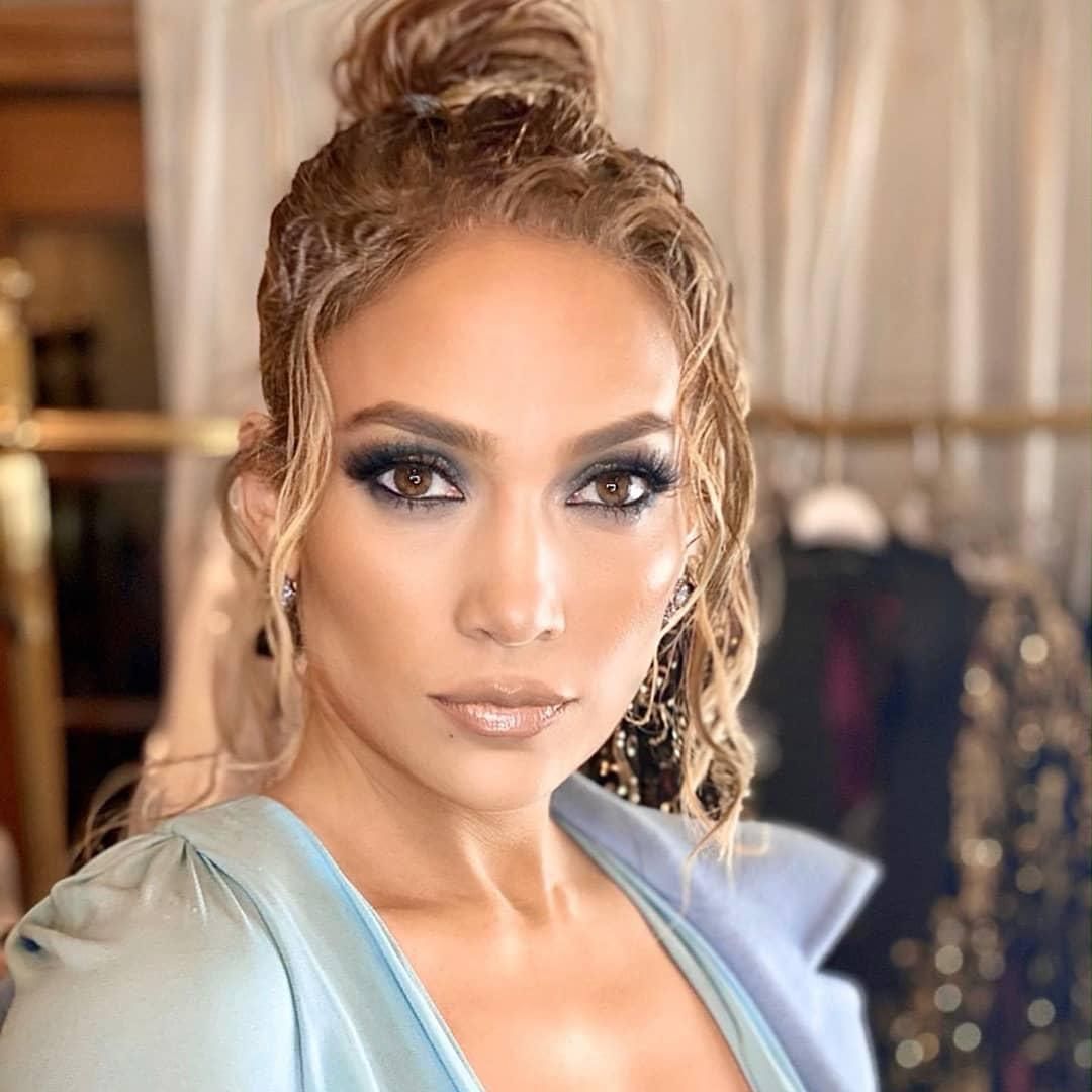 Jennifer Lopez hair bun