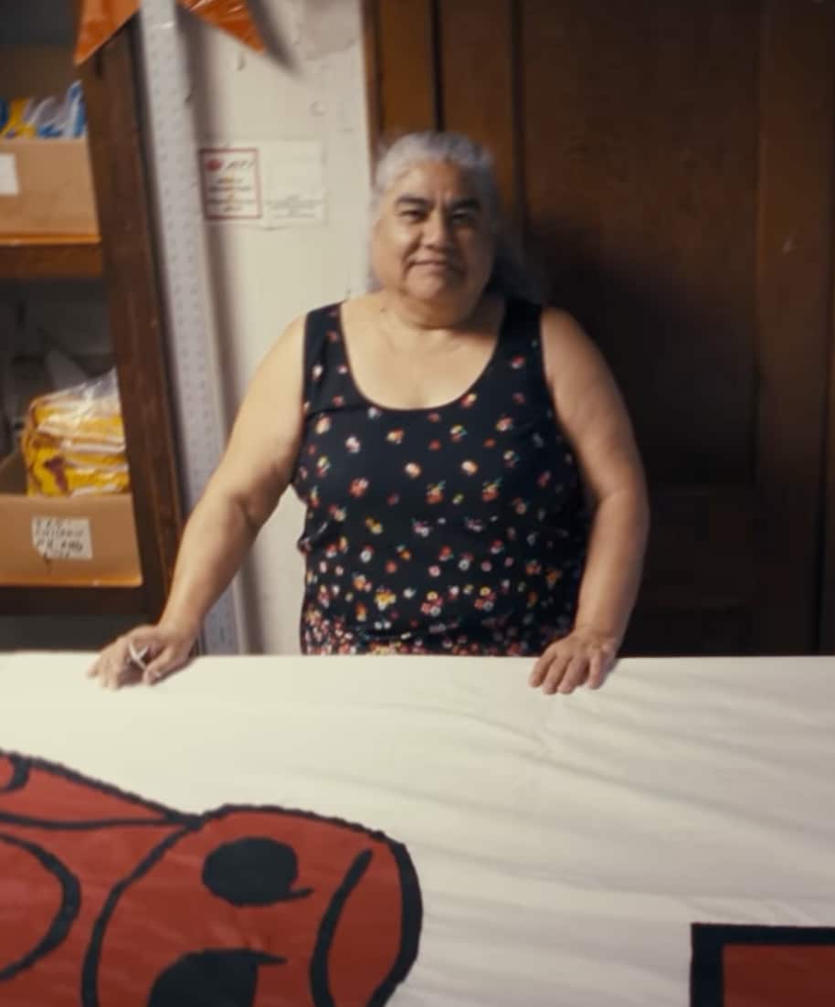 The ovation reflected appreciation not only for the Rose banner but for decades of dedication that had finally been recognized.