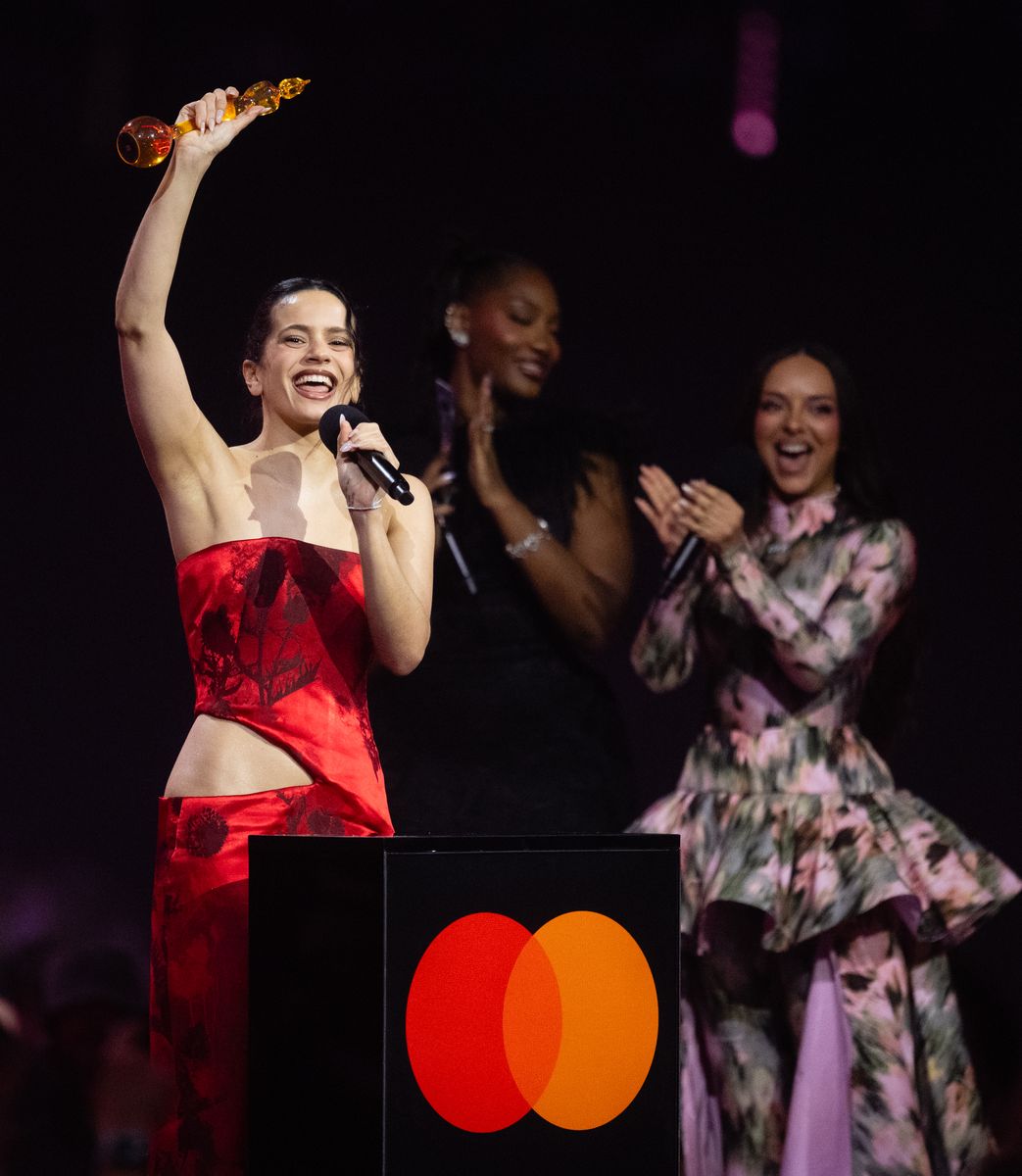 Rosalía didn’t simply attend the 2026 BRIT Awards. She authored one of its most memorable chapters, conquering the British stage with fashion.