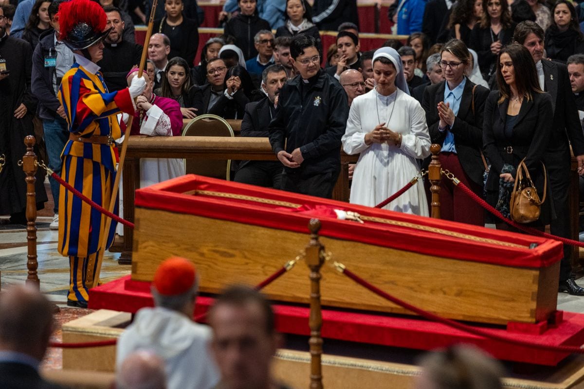 Visitors and mourners pay their respects to the body of Pope Francis one last time inside St. Peter's Basilica in Vatican City, on April 25, 2025. 