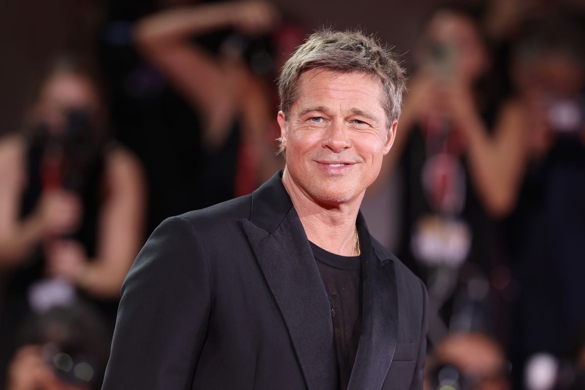 Brad Pitt attends the "Wolfs" red carpet