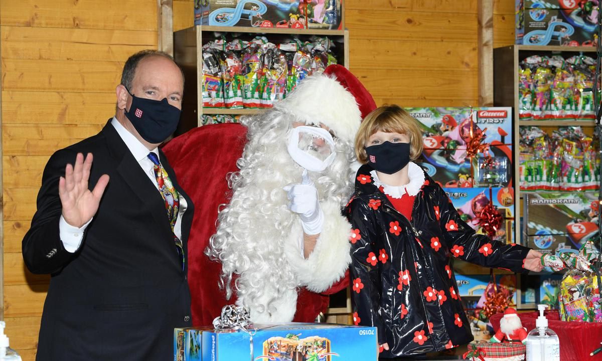 Princess Gabriella and Prince Albert also attended the Christmas gift distribution in Monaco