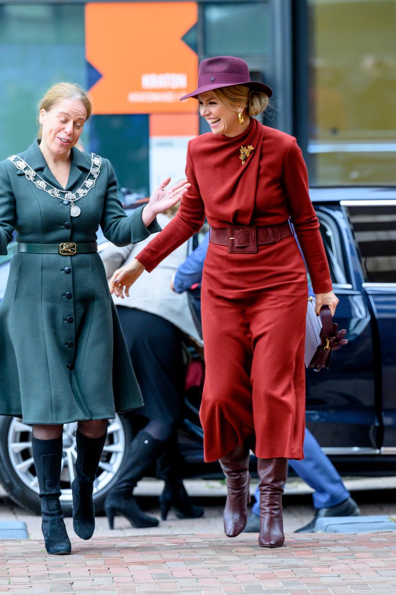 For accessories, the Queen chose comfortable, wide-heeled boots and carried her 2020 Wandler Georgia leather bag with a gold clasp.