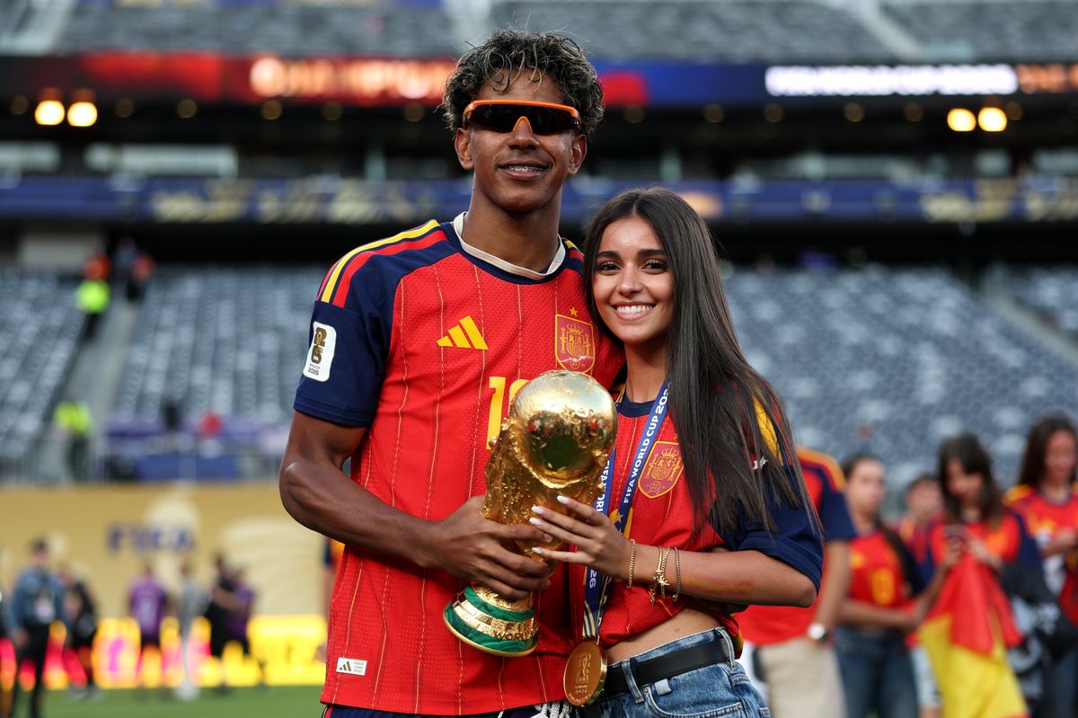 Lamine Yamal #19 celebrates with his girlfriend Inés García the victory of Spain over Argentina in the final of the 2026 World Cup.