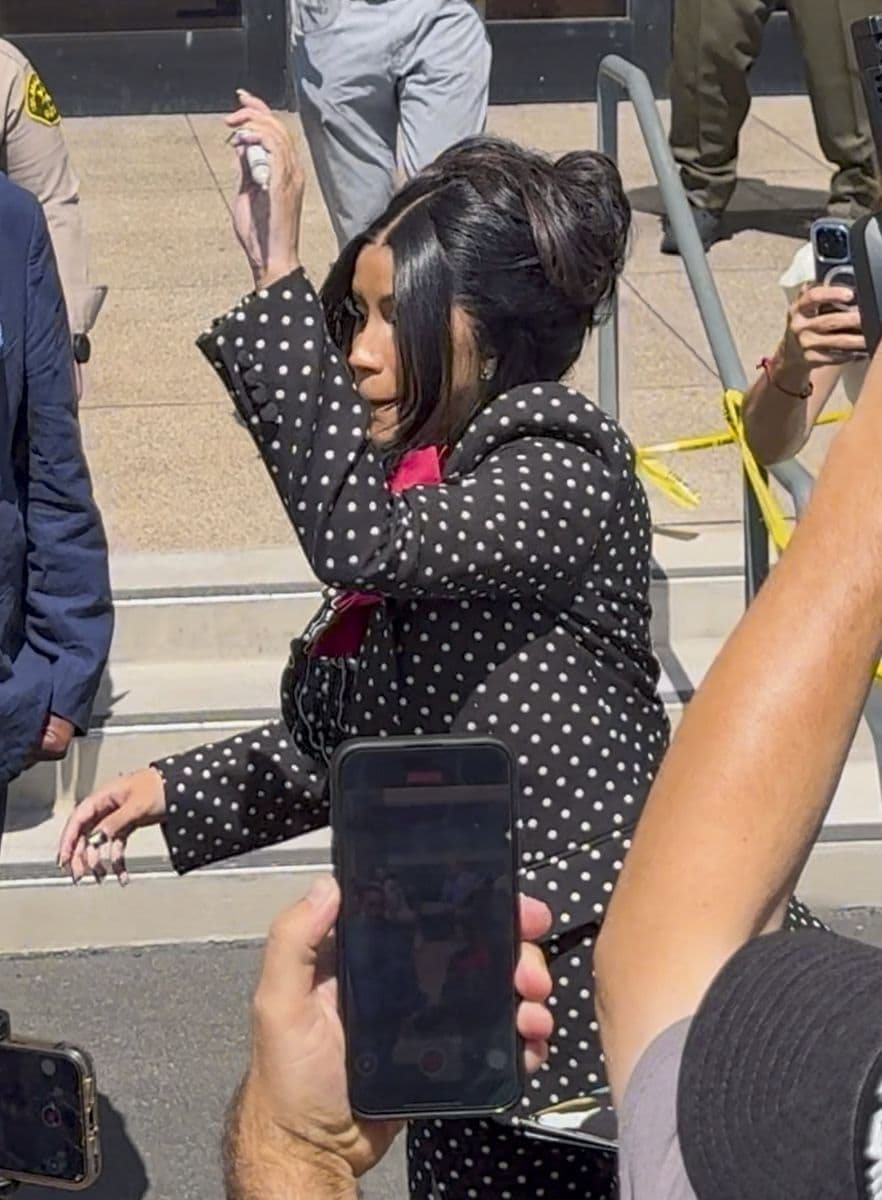 Crdi B threw a marker at a blogger who asked if she was pregnant, when she was exiting the courtroom for lunch