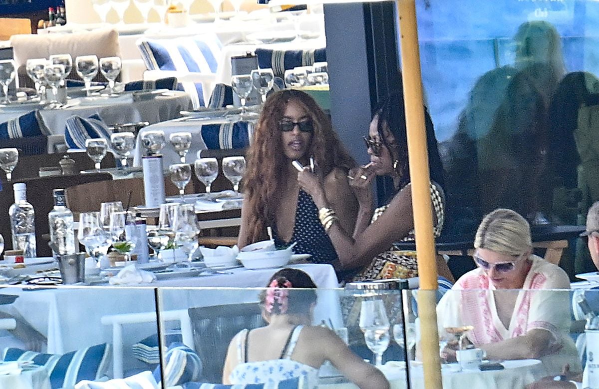 Sasha and Malia Obama wore stylish looks in Spain during vacation with mom Michelle Obama