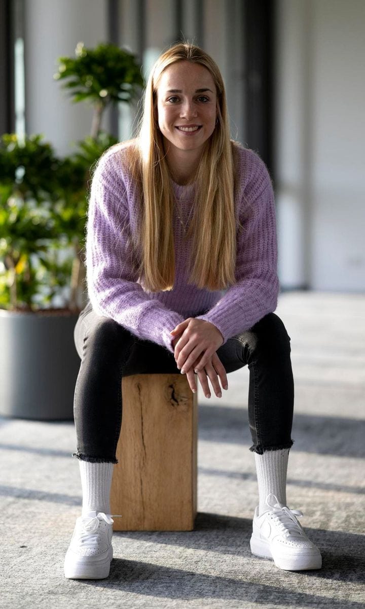 Interview with national soccer player Giulia Gwinn