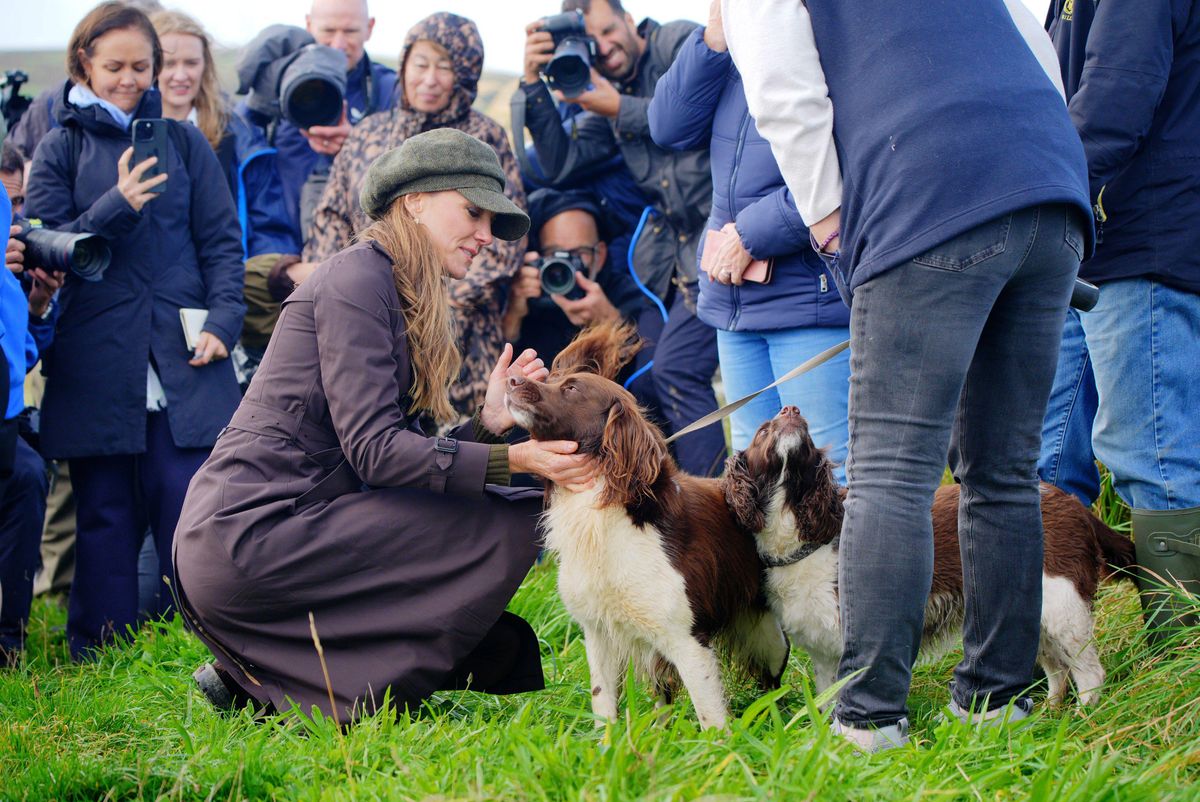 Kate shared a sweet moment with dogs at Ettrick Bay while learning about efforts to protect and preserve the Isle of Bute’s coastline.