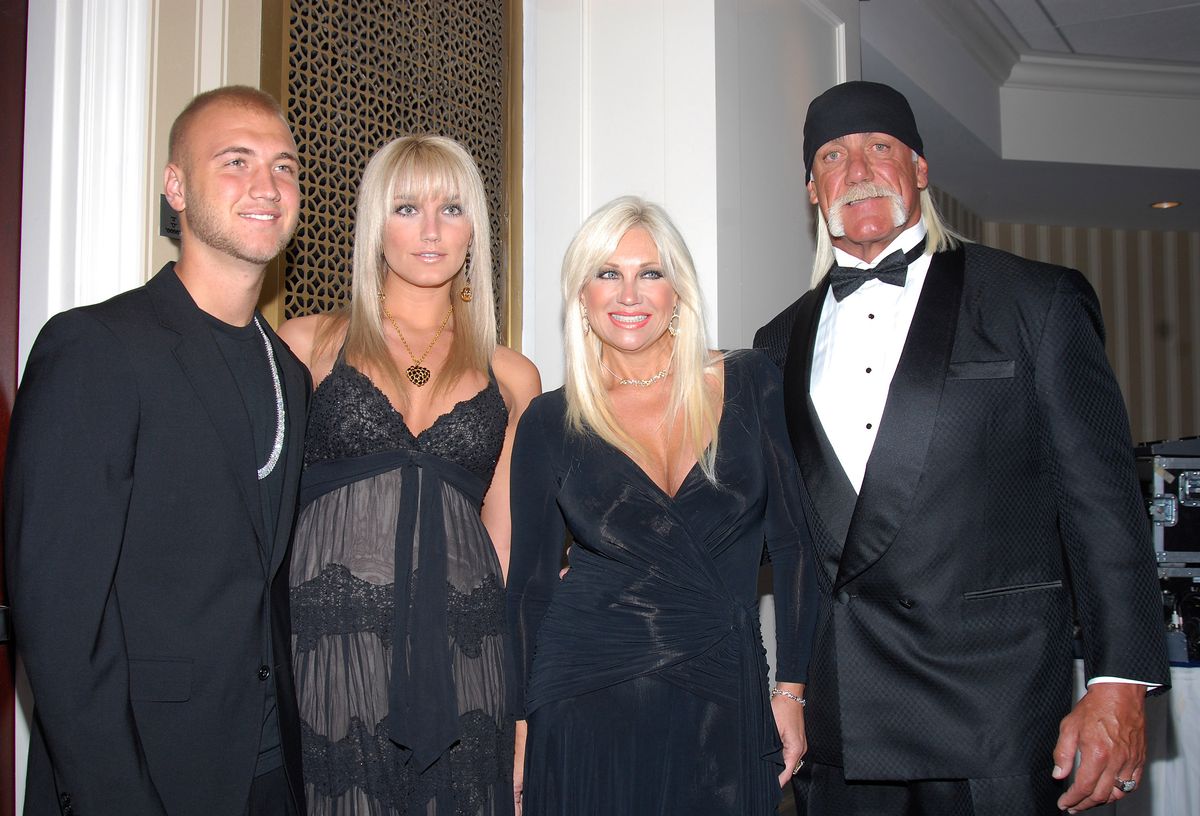 Nick Hogan, Brooke Hogan, Linda Hogan and Hulk Hogan 