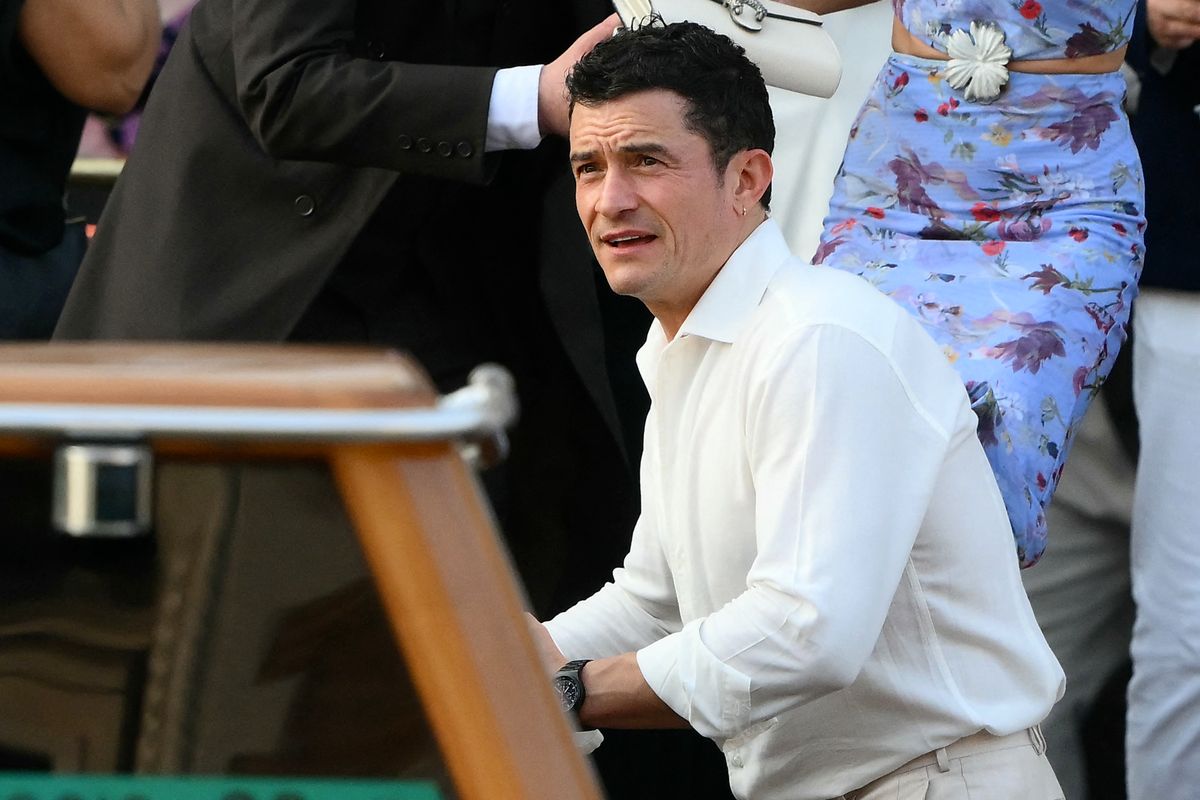 Newly single Orlando Bloom and guests get on a taxi boat at the Gritti Palace Hotel ahead of the wedding of Amazon's founder Jeff Bezos with Lauren Sanchez