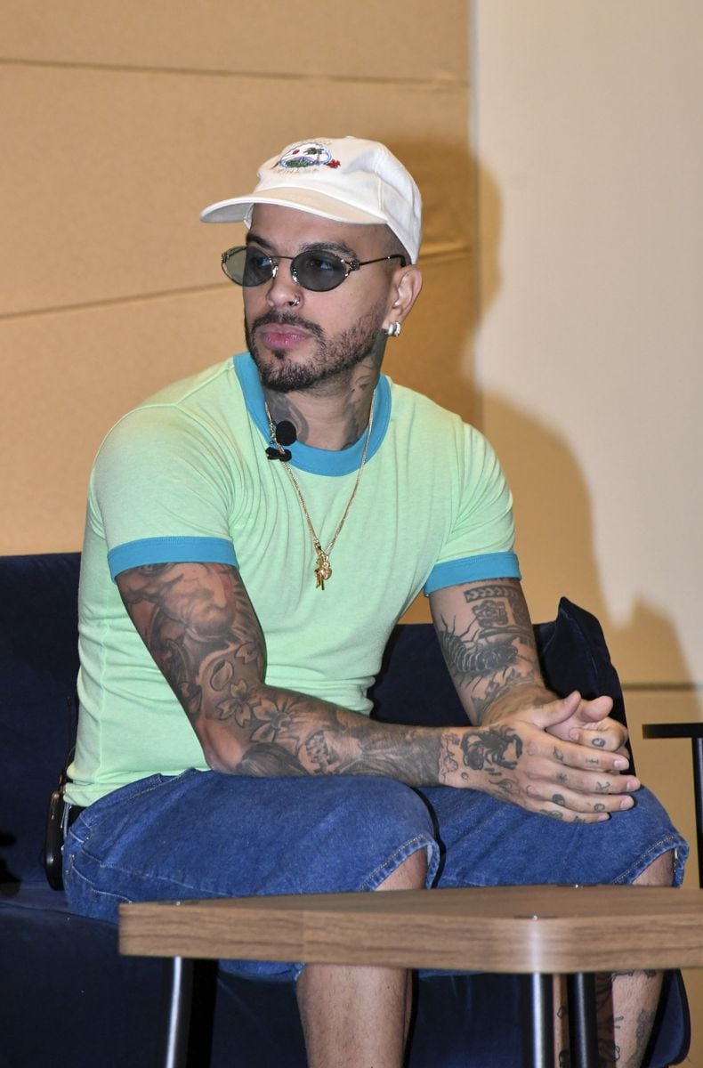 Rauw Alejandro celebrated his annual Three Kings Day tradition by giving gifts to thousands of children at the Regalos Pa Los Míos 2026 event.