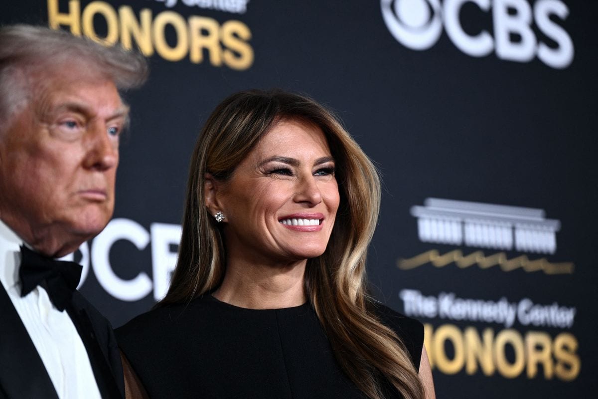 The high neckline and sculpted cap sleeves added architectural interest to the otherwise minimalist silhouette