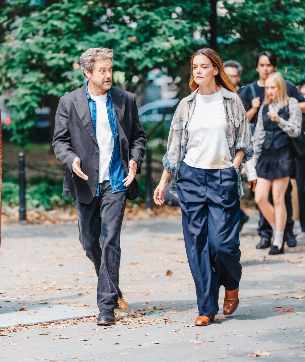 Joshua Jackson and Katie Holmes are seen on the set of 'Happy Hours'
