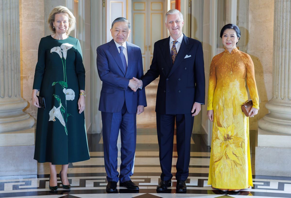Queen Mathilde and Vietnam's first lady embraced contrasting floral looks, with the Belgian queen in emerald green and Ngo Phuong Ly in a vibrant yellow áo dài.
