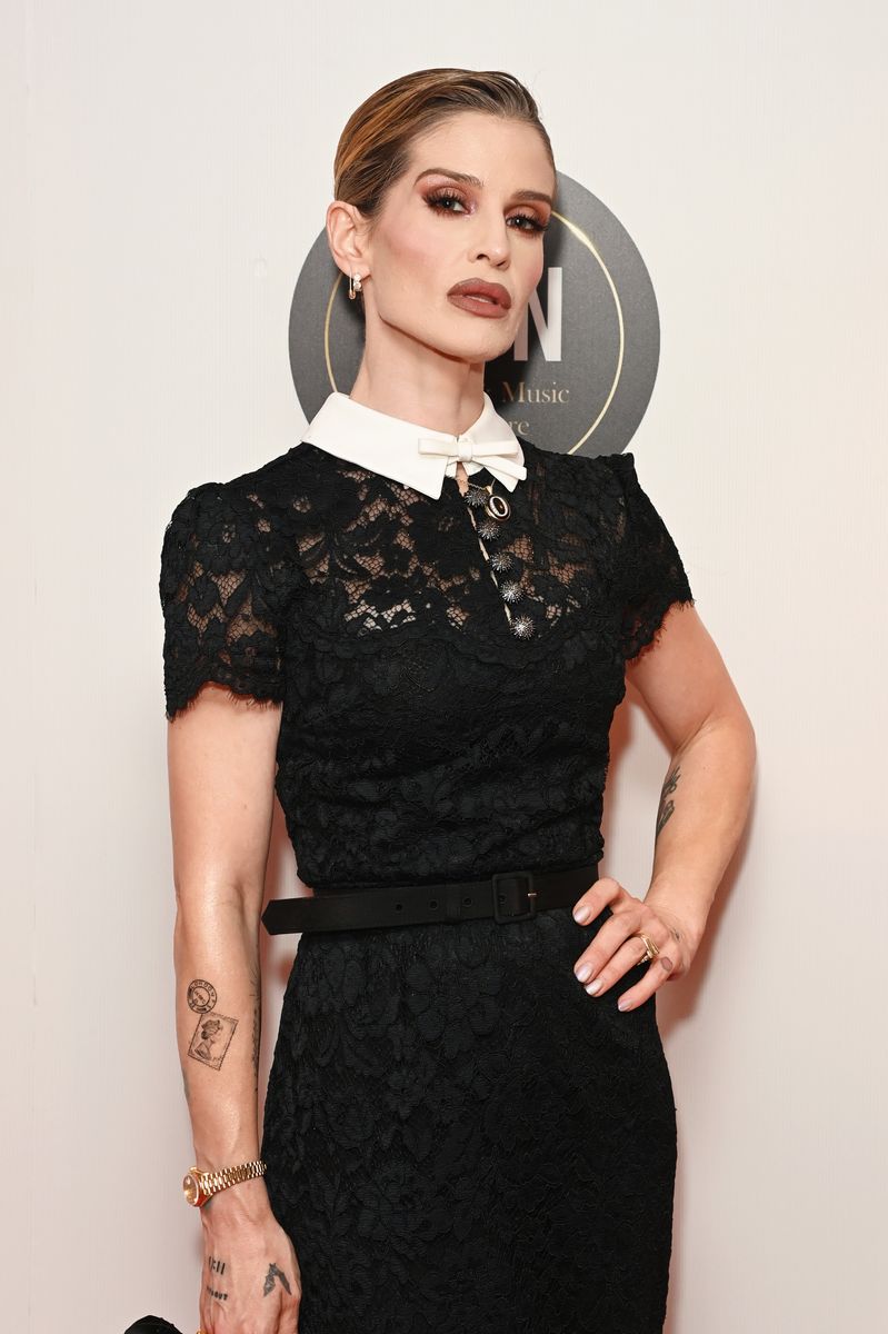 Kelly Osbourne paid tribute to her late father, Ozzy Osbourne, during a surprise appearance at London Fashion Week.