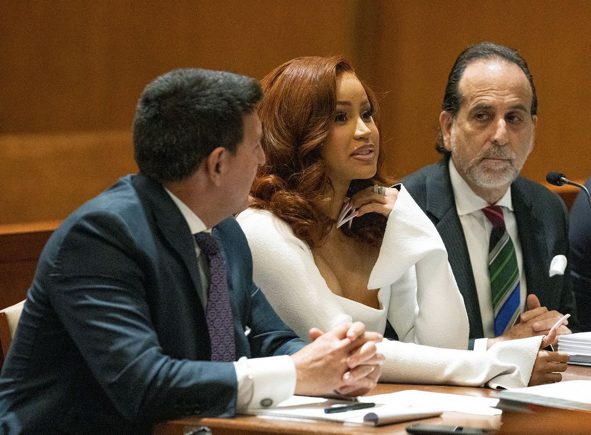 Cardi B sits in court with Drew Findling 2022