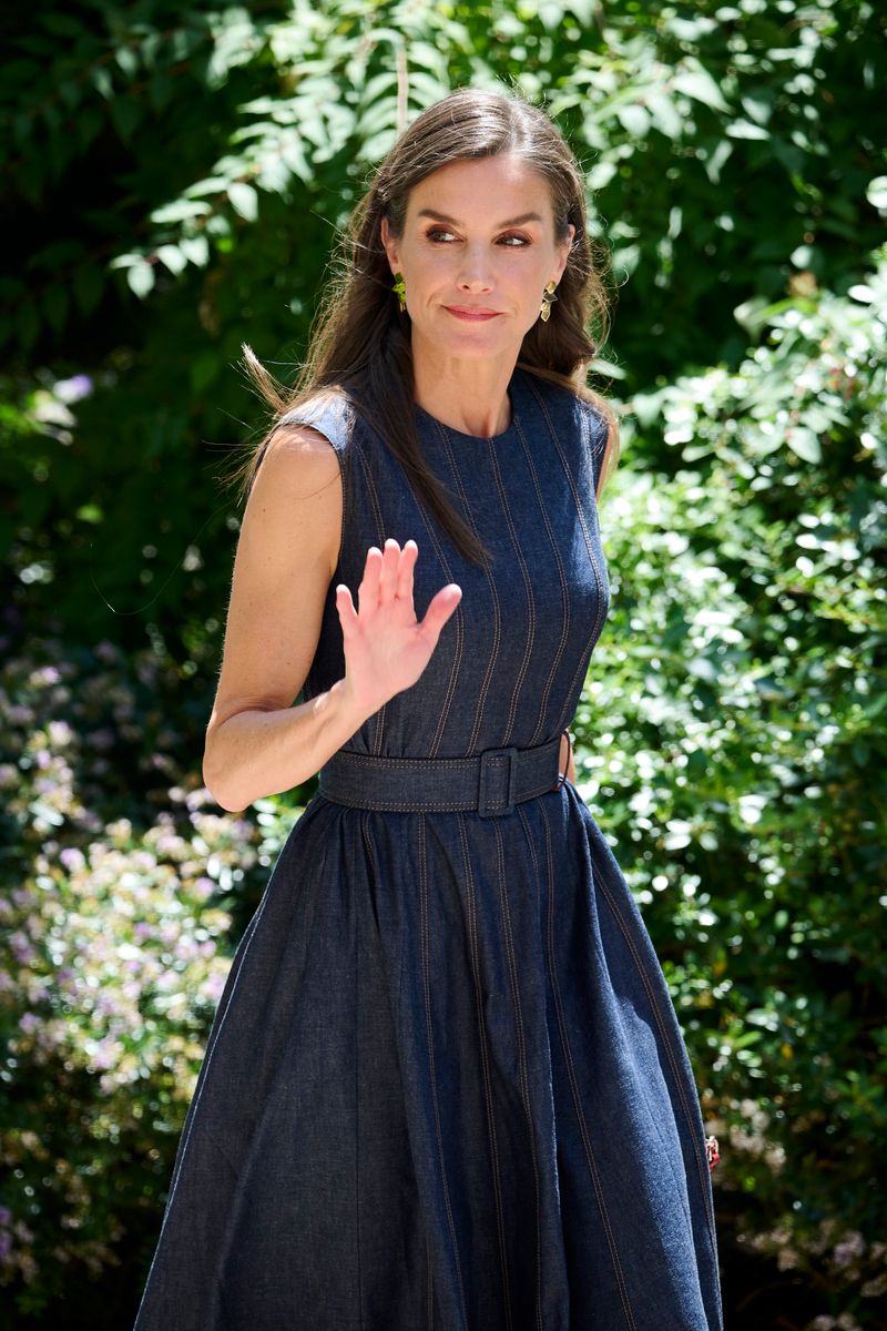  Queen Letizia’s Effortless Style Shines in Denim and Red Heels"