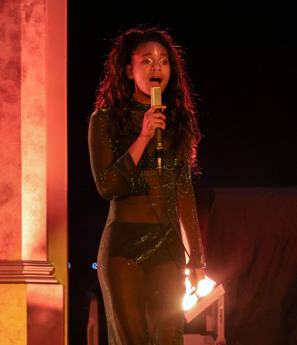 Willow Smith shared a philosophical meditation on AI via her Substack.