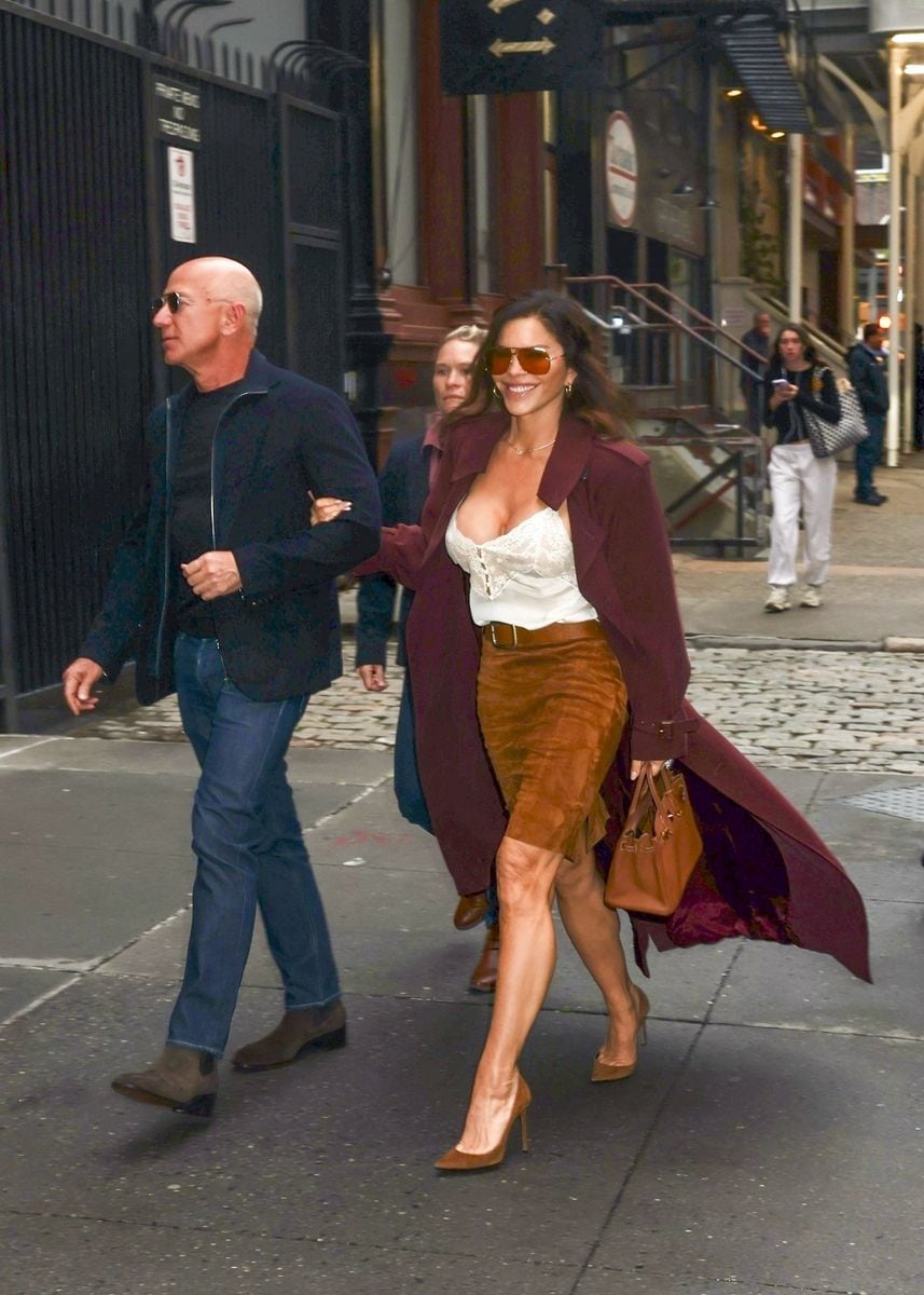 Jeff Bezos and Lauren Sanchez out and about in New York with Lauren proudly displaying her large engagement ring.