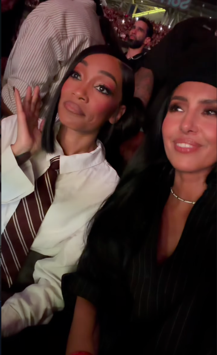 Vanessa Bryant with Monica at Chris Brown and Usher concert
