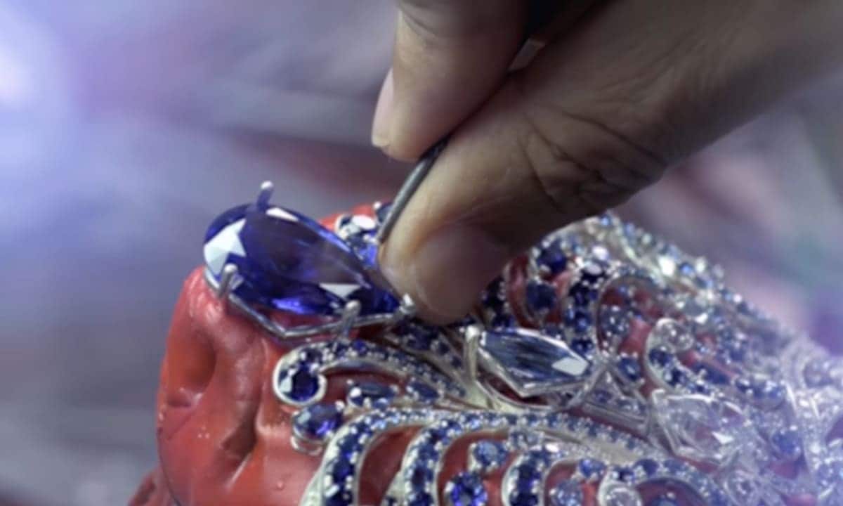 2022  2023 Miss Universe crown
