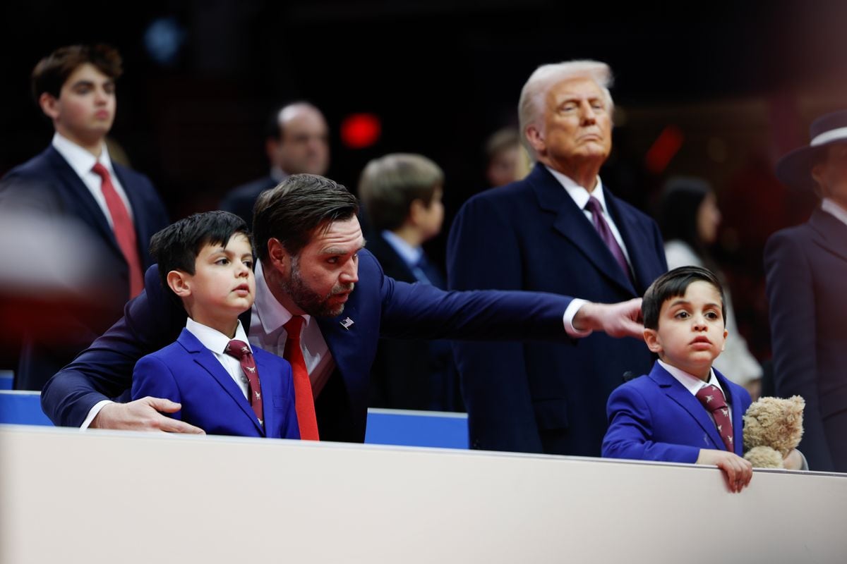 JD Vance alongside his kids Ewan and Vivek