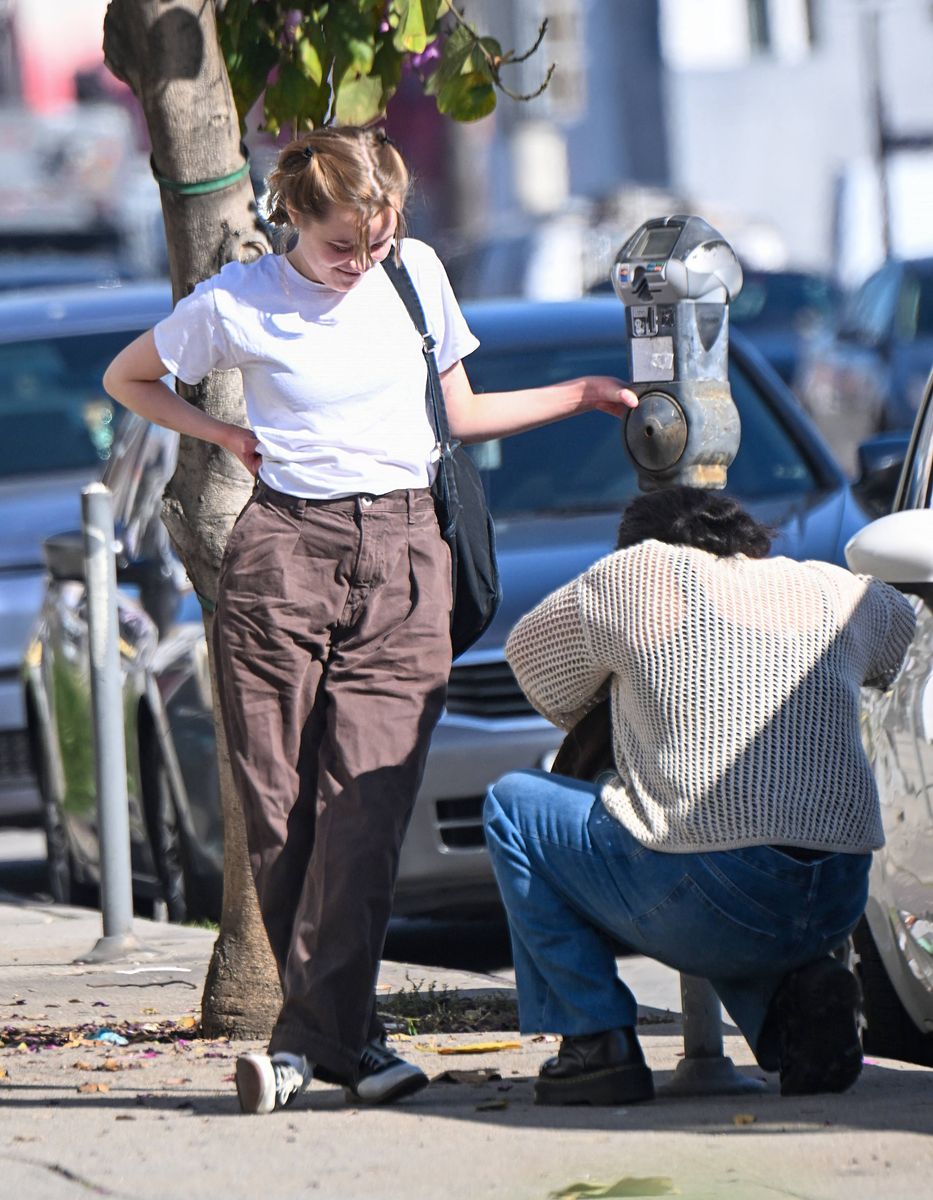 She wore a cool outfit made out of a white t-shirt, baggy brown pants and oxford shoes
