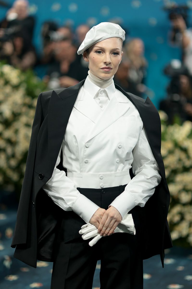 Hunter Schafer attends the 2025 Met Gala 