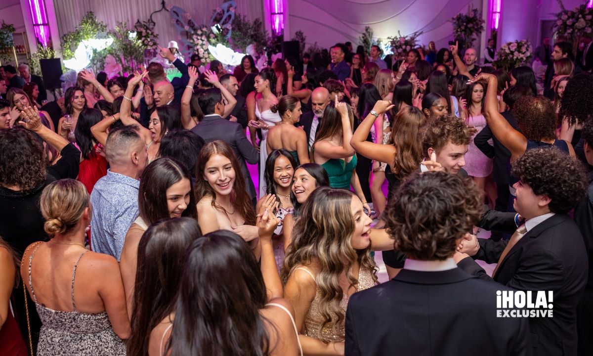The dance floor was packed all night as friends and family celebrated Gia’s unforgettable quince with nonstop energy.