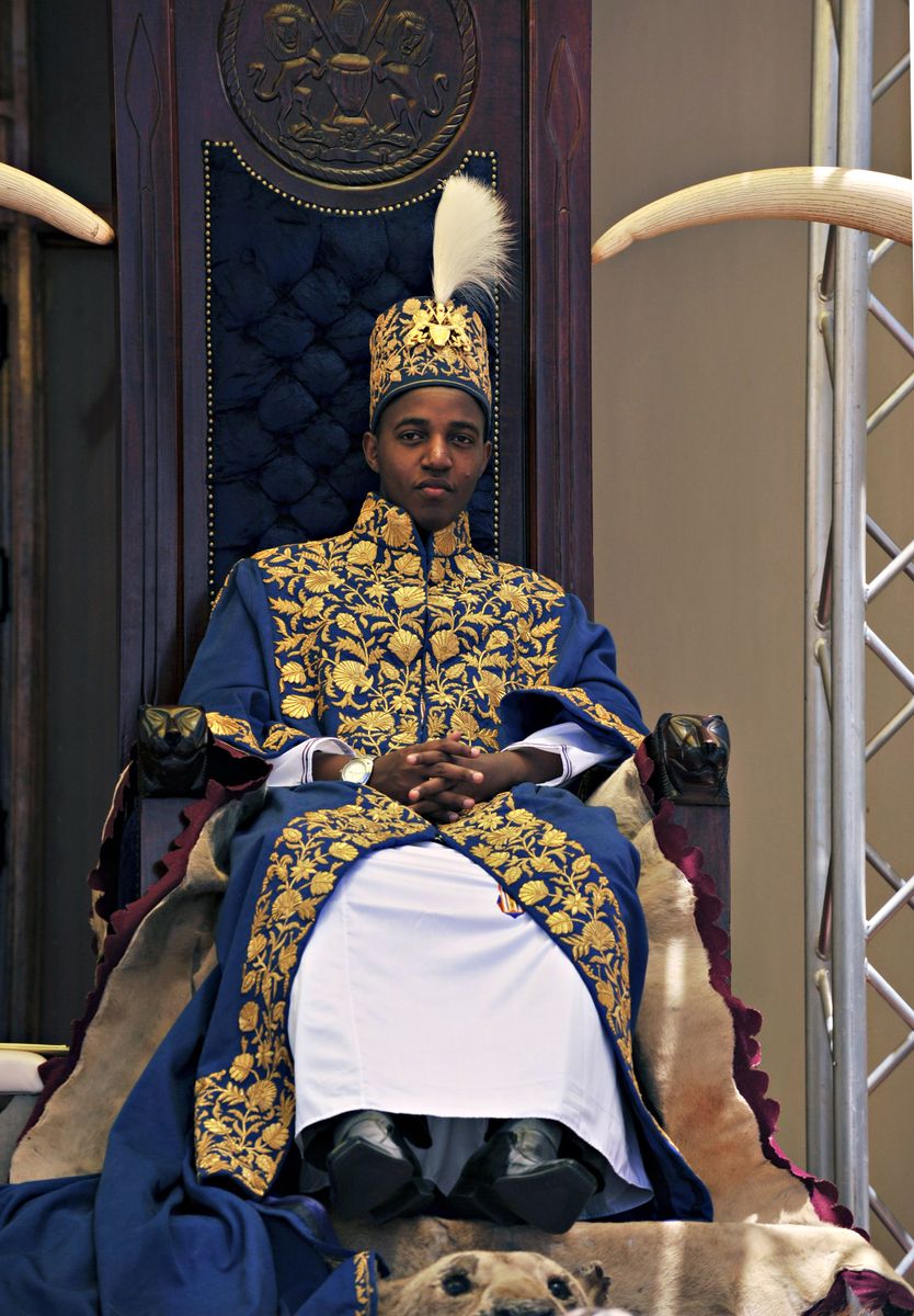 Heartbreaking Scenes as the World’s Youngest King Is Laid to Rest: His Mother’s Grief and the Mystery of His Heir