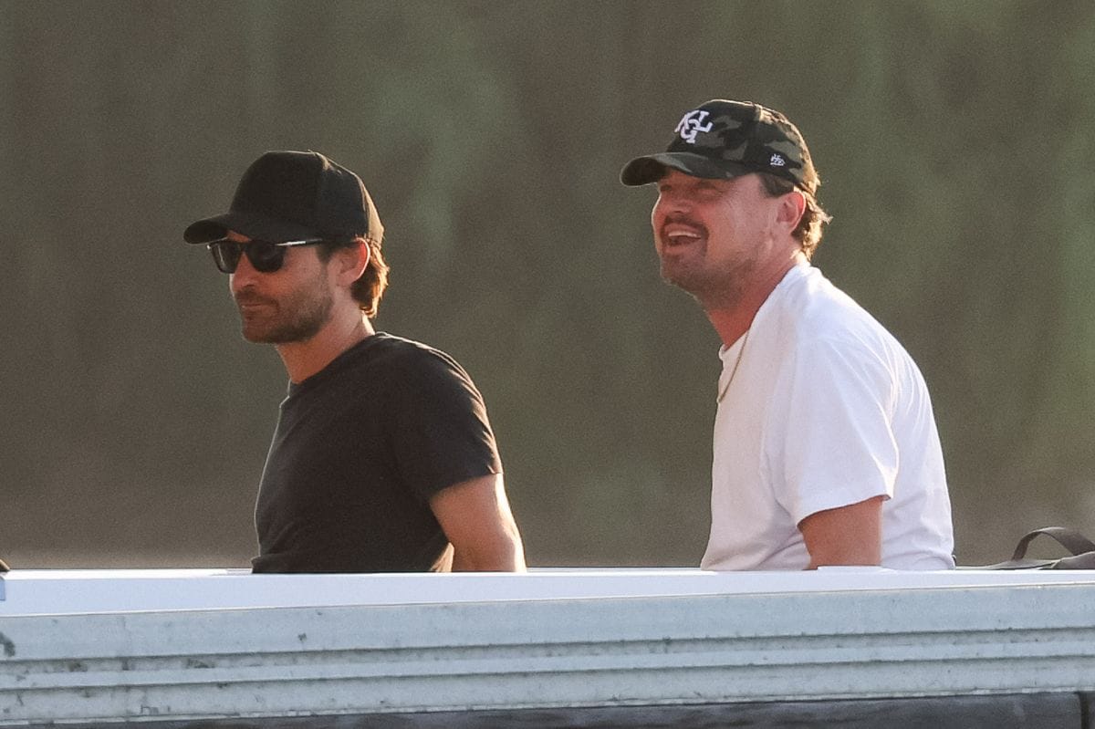 Tobey Maguire went for an all-black ensemble, sporting a T-shirt, cargo shorts, and a coordinating black hat.