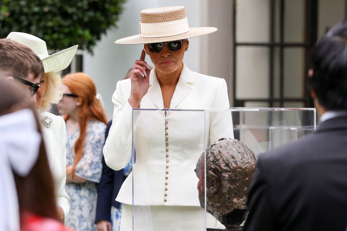 Is Melania Trump the most tech-forward First Lady? From Ray-Ban Meta AI to walking with humanoid robots, see how she’s merging high fashion with the future of AI.