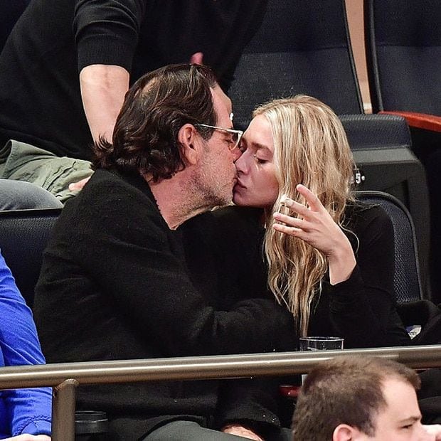 The fashion designer and boyfriend weren't shy when it came to PDA.
Photo: James Devaney/GC Images