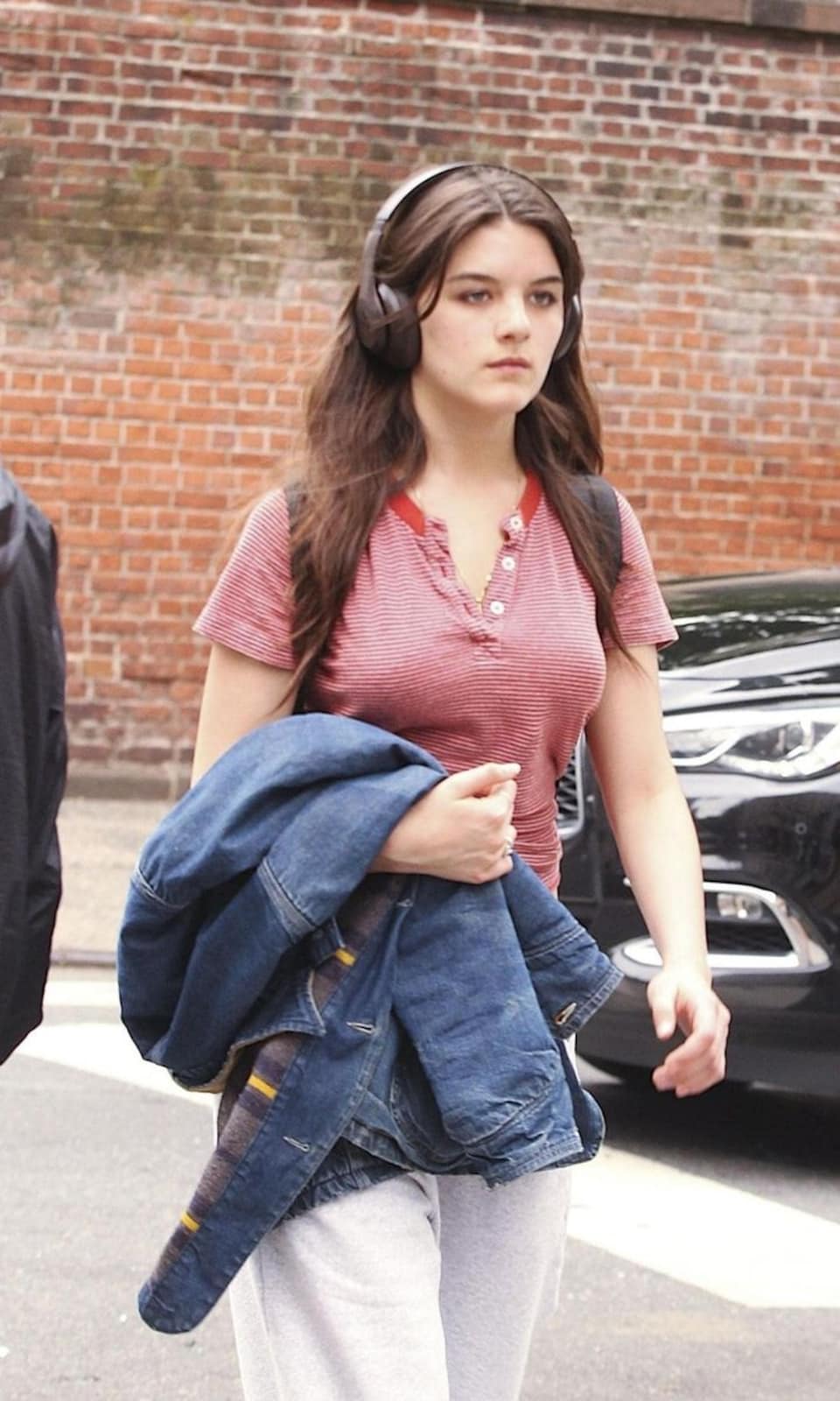 Suri Cruise spotted looking sporty in New York walk(02)
