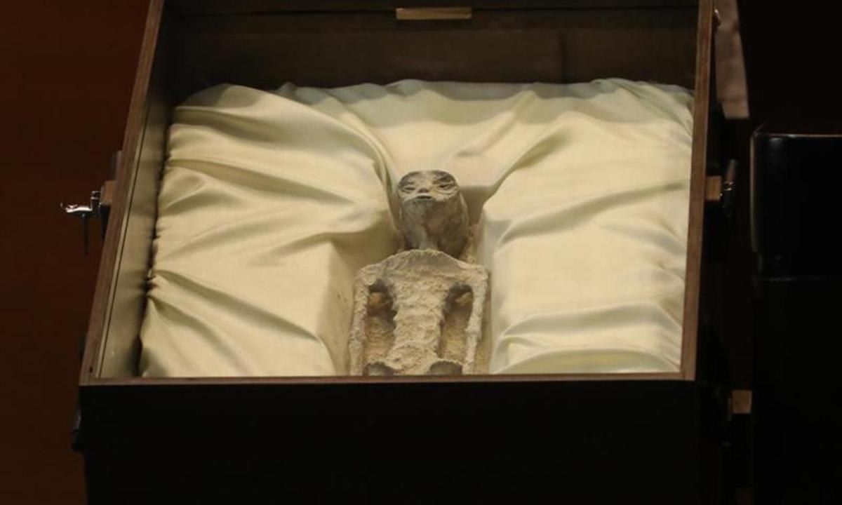 UFO expert presents 'alien' bodies to Mexican Congress